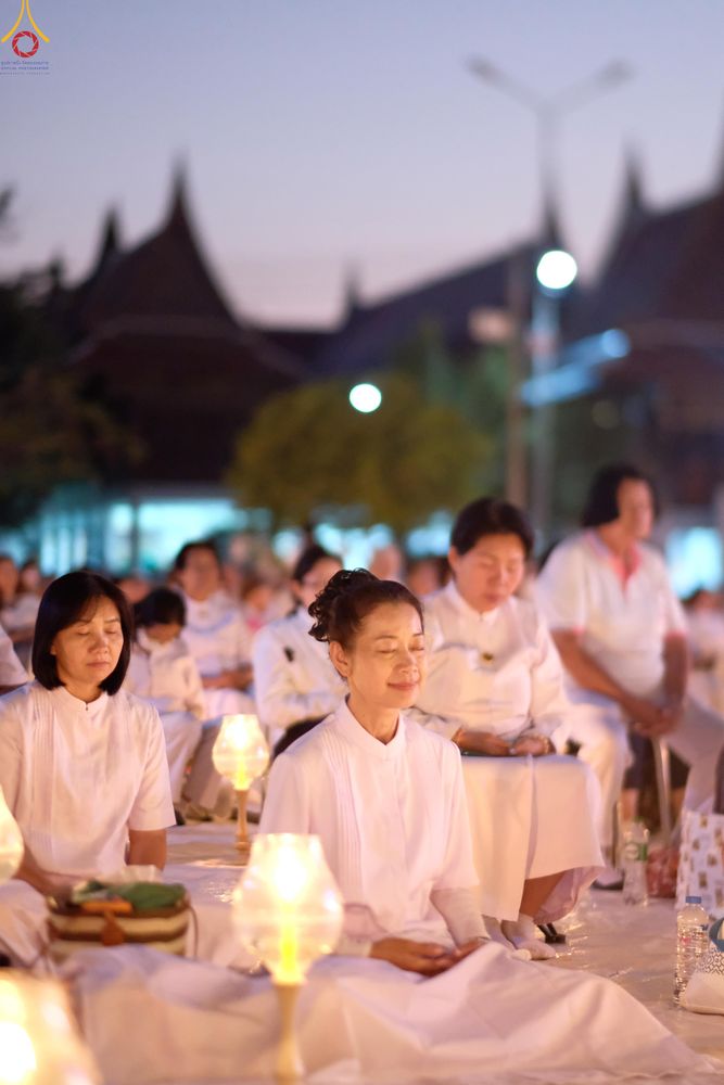 ภาพ No.294082:วันที่ 13 มกราคม พ.ศ. 2569 พิธีจุดประทีปถวายเป็นพุทธบูชา และบูชาธรรมมหาปูชนียาจารย์  (ภาพชุดที่ 2) ณ วัดสองพี่น้อง ต.ต้นตาล อ.สองพี่น้อง จ.สุพรรณบุรี ในโครงการธรรมยาตรา กตัญญูบูชา มหาปูชนียาจารย์ พระมงคลเทพมุนี(สด จนฺทสโร) พระผู้ปราบมาร อนุสรณ์สถาน 7 แห่