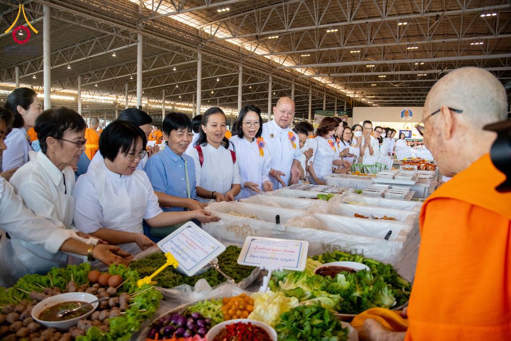 ภาพ No.287330:วันที่ 3 มกราคม พ.ศ.2569 พิธีถวายภัตตาหารเป็นสังฆทาน แด่พระธรรมยาตรา ณ วัดพระธรรมกาย  จังหวัดปทุมธานี ในโครงการธรรมยาตรา กตัญญูบูชา มหาปูชนียาจารย์ พระมงคลเทพมุนี(สด จนฺทสโร) พระผู้ปราบมาร อนุสรณ์สถาน 7 แห่ง ปีที่ 14