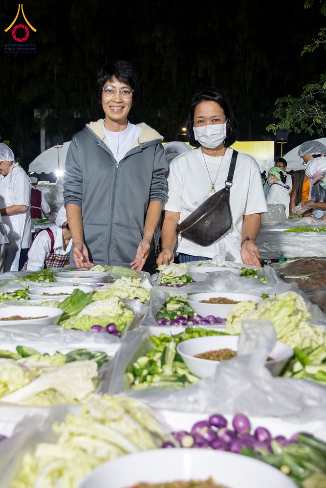 ภาพ No.287977:วันที่ 4 มกราคม พ.ศ. 2569 พิธีถวายภัตตาหารเป็นสังฆทาน แด่พระธรรมยาตรา ในโครงการธรรมยาตรา กตัญญูบูชา มหาปูชนียาจารย์ พระมงคลเทพมุนี(สด จนฺทสโร) พระผู้ปราบมาร อนุสรณ์สถาน 7 แห่ง ปีที่ 14 ณ อนุสรณ์สถานมหาวิหารพระมงคลเทพมุนี (โลตัสแลนด์) อ.สองพี่น้อง จ.สุพรร