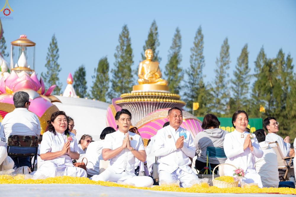 ภาพ No.290385:วันที่ 7 มกราคม พ.ศ. 2569 พิธีต้อนรับพระธรรมยาตรา ณ อนุสรณ์สถานลำดับที่ 2  สถานที่ตั้งมโนปณิธานบวชตลอดชีวิต อนุสรณ์สถานคลองบางนางแท่น (ภาพชุดที่ 2) อ.สามพราน จ.นครปฐม ในโครงการธรรมยาตรา กตัญญูบูชา มหาปูชนียาจารย์ พระมงคลเทพมุนี(สด จนฺทสโร) พระผู้ปราบมาร 