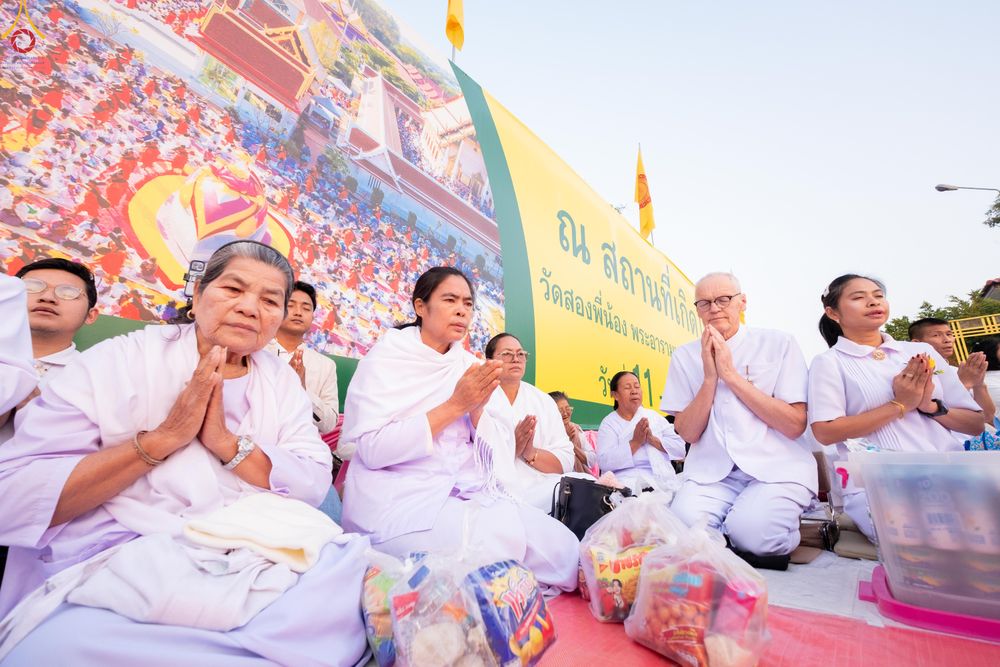 ภาพ No.294363:วันที่ 14 มกราคม พ.ศ. 2569 พิธีตักบาตรพระธรรมยาตรา ณ วัดสองพี่น้อง ต.ต้นตาล อ.สองพี่น้อง จ.สุพรรณบุรี ในโครงการธรรมยาตรา กตัญญูบูชา มหาปูชนียาจารย์ พระมงคลเทพมุนี(สด จนฺทสโร) พระผู้ปราบมาร อนุสรณ์สถาน 7 แห่ง ปีที่ 14