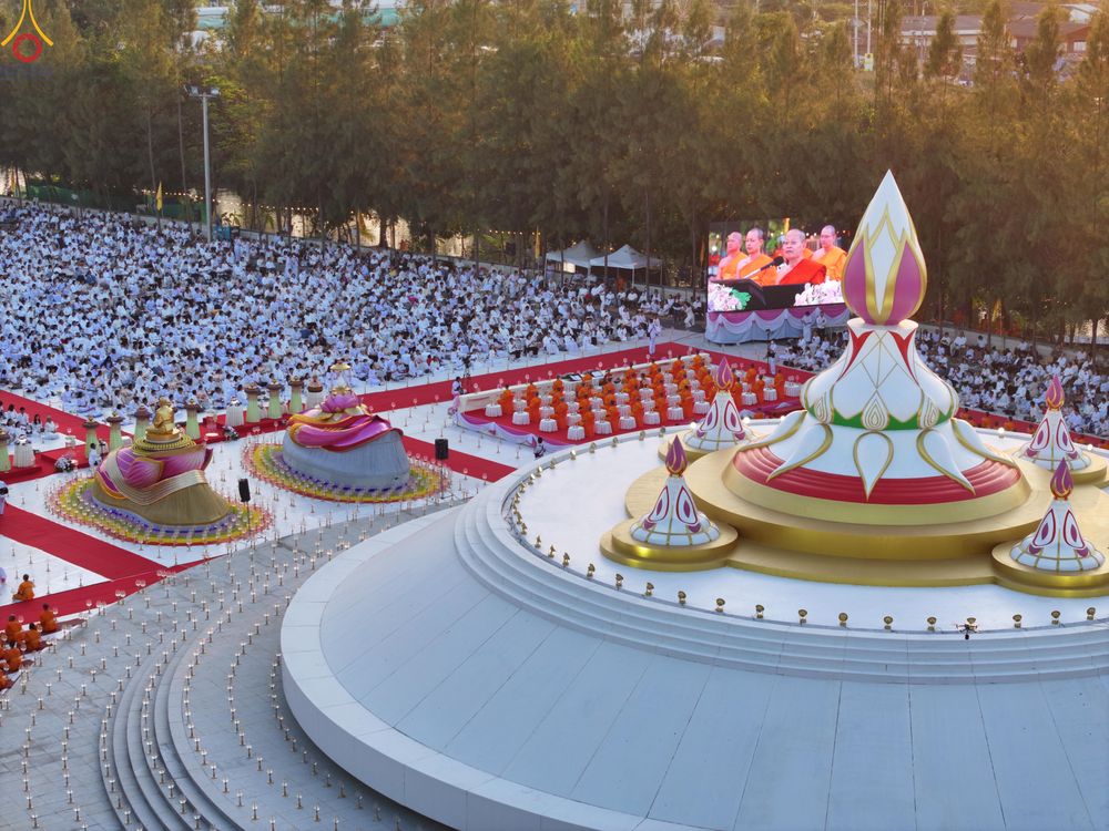 ภาพ No.292054:วันที่ 10 มกราคม พ.ศ. 2569 พิธีจุดประทีปถวายเป็นพุทธบูชา และบูชาธรรมมหาปูชนียาจารย์  ณ อนุสรณ์สถานคลองบางนางแท่น อ.สามพราน จ.นครปฐม ในโครงการธรรมยาตรา กตัญญูบูชา มหาปูชนียาจารย์ พระมงคลเทพมุนี(สด จนฺทสโร) พระผู้ปราบมาร อนุสรณ์สถาน 7 แห่ง ปีที่ 14