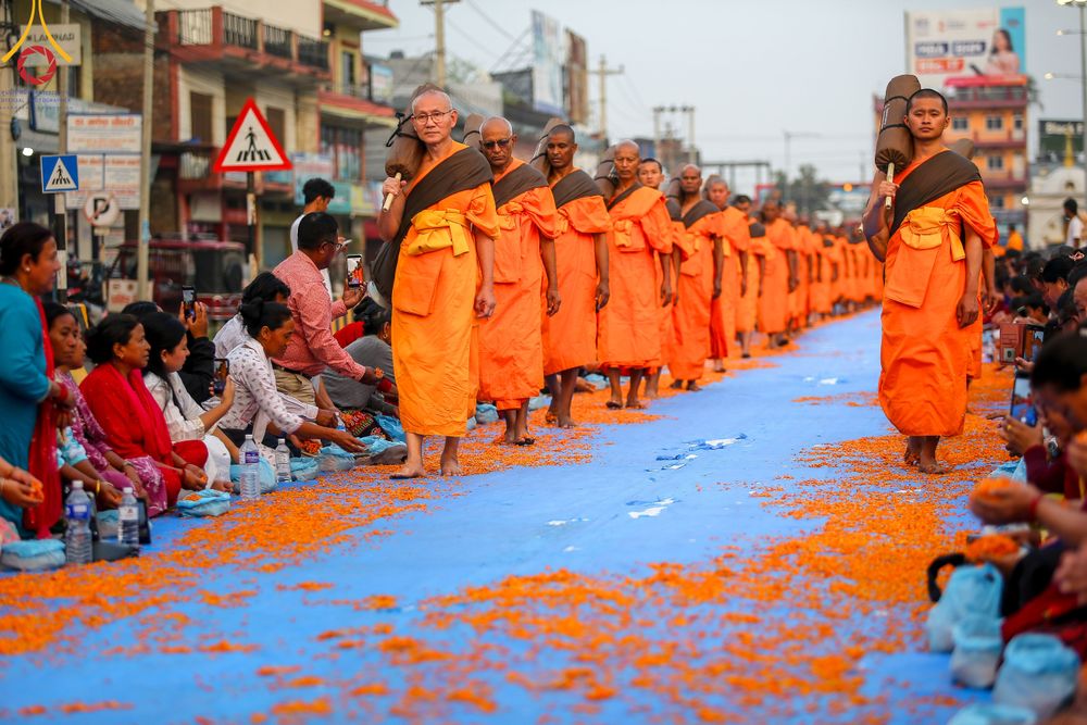 ภาพ No.317094:วันเสาร์ที่ 28 มีนาคม พ.ศ.2569 ธรรมยาตราจาริก ณ ซุ้มประตูลุมพินีเกต(Lumbini Gate) ประเทศเนปาล