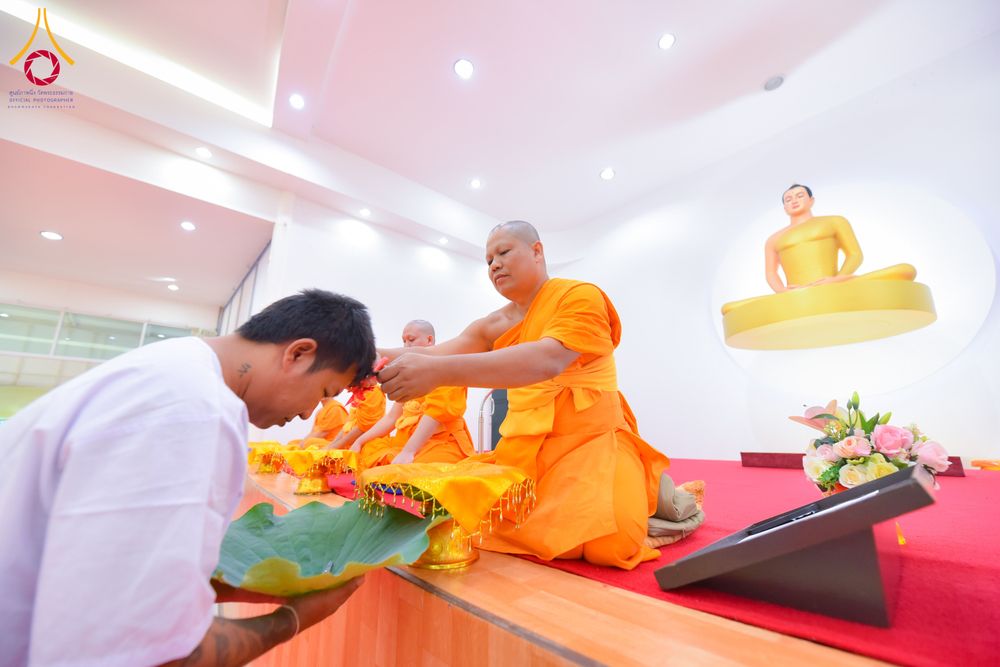 ภาพ No.285118:วันเสาร์ที่ 6 ธันวาคม พ.ศ.2568  พิธีอุปสมบทธรรมทายาท โครงการบรรพชาอุปสมบทหมู่  รุ่นบูชาธรรมมหาปูชนียาจารย์ ประจำปี 2568 ศูนย์ปฏิบัติธรรมและศูนย์อบรมเยาวชนเพชรบุรี อ.ท่ายาง จ.เพชรบุรี ณ วัดศีลคุณาราม อ.เขาย้อย เพชรบุรี