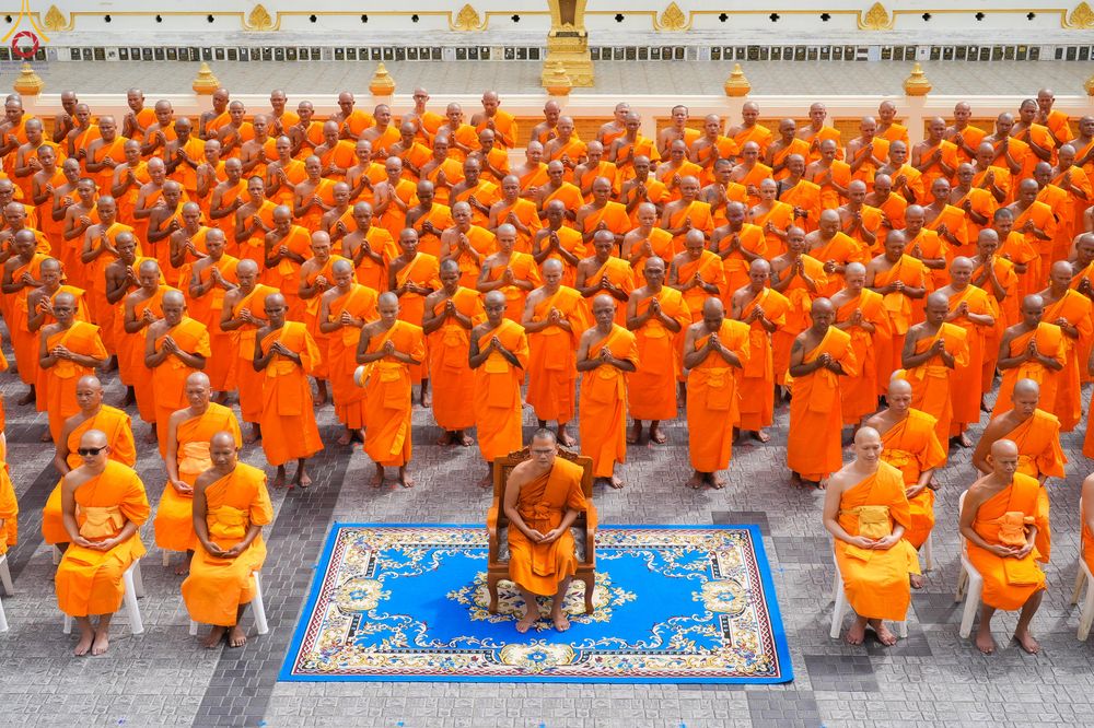 ภาพ No.280444:วันที่ 4 ธันวาคม พ.ศ. 2568 พิธีอุปสมบทหมู่ ในโครงการบวชบูชาธรรมมหาปูชนียาจารย์ 4 วัด ในจังหวัดบุรีรัมย์