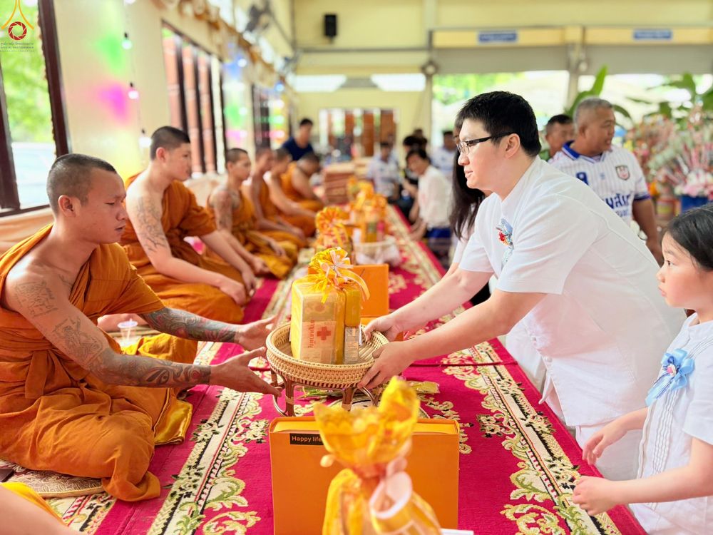 ภาพ No.278609:วันอาทิตย์ที่ 19 ตุลาคม 2568 พิธีทอดกฐินสามัคคีทั่วไทย โดยคณะศิษยานุศิษย์ บูชาธรรม 81 ปี หลวงพ่อธัมมชโย ณ วัดปทุมทองรัตนาราม อ.บ้านแพ้ว จ.สมุทรสาคร