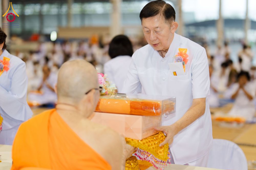 ภาพ No.306958:วันที่ 31 มกราคม พ.ศ. 2569 พิธีถวายภัตตาหารเป็นสังฆทาน แด่พระธรรมยาตรา ณ วัดพระธรรมกาย  จังหวัดปทุมธานี ในโครงการธรรมยาตรา กตัญญูบูชา มหาปูชนียาจารย์ พระมงคลเทพมุนี(สด จนฺทสโร) พระผู้ปราบมาร อนุสรณ์สถาน 7 แห่ง ปีที่ 14