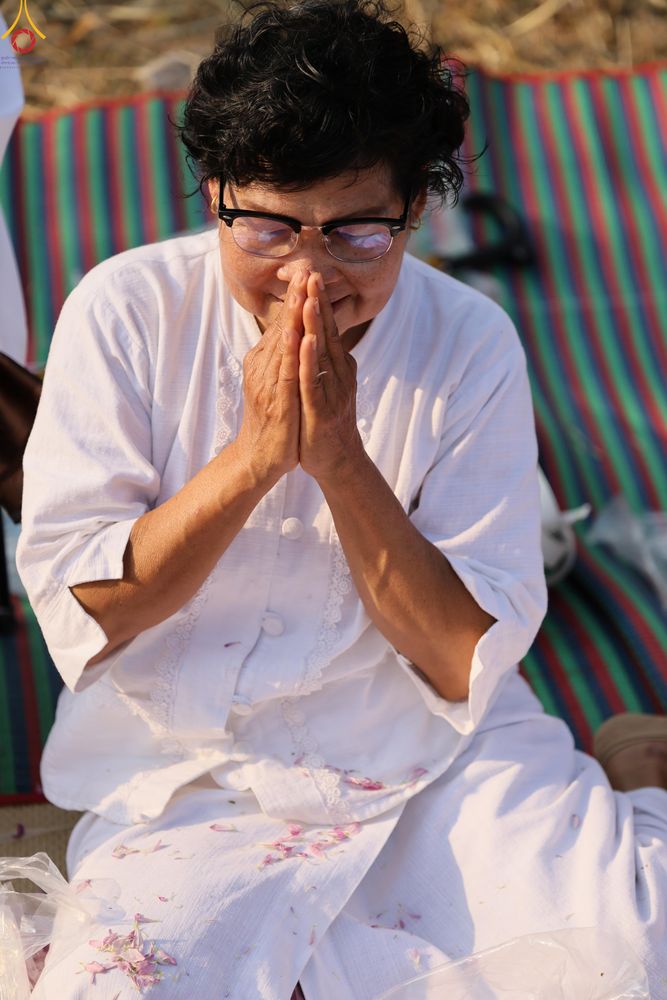 ภาพ No.295139:วันที่ 14 มกราคม พ.ศ. 2569 พิธีต้อนรับพระธรรมยาตรา อนุสรณ์สถานลำดับที่ 4  สถานที่เกิดด้วยกายธรรม ณ วัดโบสถ์บน ต.บางคูเวียง จ.นนทบุรี ในโครงการธรรมยาตรา กตัญญูบูชา มหาปูชนียาจารย์ พระมงคลเทพมุนี(สด จนฺทสโร) พระผู้ปราบมาร อนุสรณ์สถาน 7 แห่ง ปีที่ 14