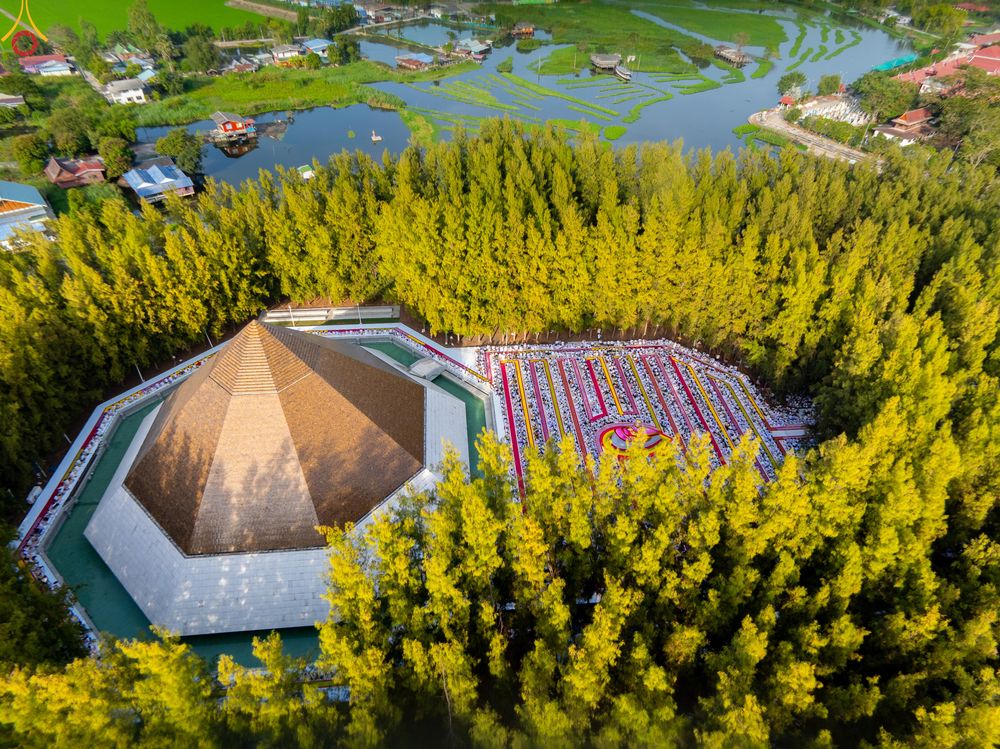 ภาพ No.287874:วันที่ 3 มกราคม พ.ศ. 2569 พิธีต้อนรับพระธรรมยาตรา ครั้งที่ 2 (ภาพชุดที่ 2) ในโครงการธรรมยาตรา กตัญญูบูชา มหาปูชนียาจารย์ พระมงคลเทพมุนี(สด จนฺทสโร) พระผู้ปราบมาร อนุสรณ์สถาน 7 แห่ง ปีที่ 14 ณ อนุสรณ์สถานมหาวิหารพระมงคลเทพมุนี (โลตัสแลนด์) อ.สองพี่น้อง จ.