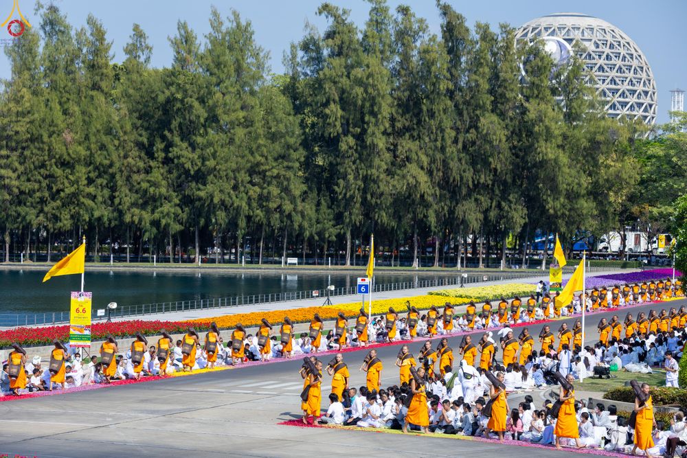 ภาพ No.304785:วันที่ 25 มกราคม พ.ศ. 2569 พิธีต้อนรับพระธรรมยาตรา (ภาพชุดที่ 2) รร.สามัคคีราษฏร์บำรุง-วัดพระธรรมกาย ในโครงการธรรมยาตรา กตัญญูบูชา มหาปูชนียาจารย์ พระมงคลเทพมุนี(สด จนฺทสโร) พระผู้ปราบมาร อนุสรณ์สถาน 7 แห่ง ปีที่ 14