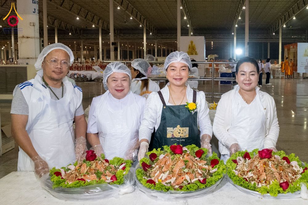 ภาพ No.306145:วันที่ 30 มกราคม พ.ศ. 2569 พิธีถวายภัตตาหารเป็นสังฆทาน แด่พระธรรมยาตรา ณ วัดพระธรรมกาย  จังหวัดปทุมธานี ในโครงการธรรมยาตรา กตัญญูบูชา มหาปูชนียาจารย์ พระมงคลเทพมุนี(สด จนฺทสโร) พระผู้ปราบมาร อนุสรณ์สถาน 7 แห่ง ปีที่ 14