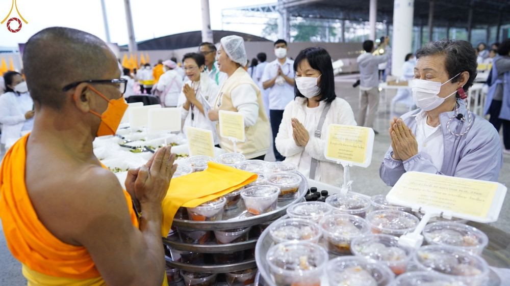 ภาพ No.75011:พิธีถวายภัตตาหารเป็นสังฆทาน แด่คณะพระธรรมยาตราฯ ในโครงการธรรมยาตรากตัญญูบูชา มหาปูชนียาจารย์ พระมงคลเทพมุนี(สด จนฺทสโร) พระผู้ปราบมาร อนุสรณ์สถาน 7 แห่ง ปีที่ 11 วันที่ 30 มกราคม พ.ศ. 2566