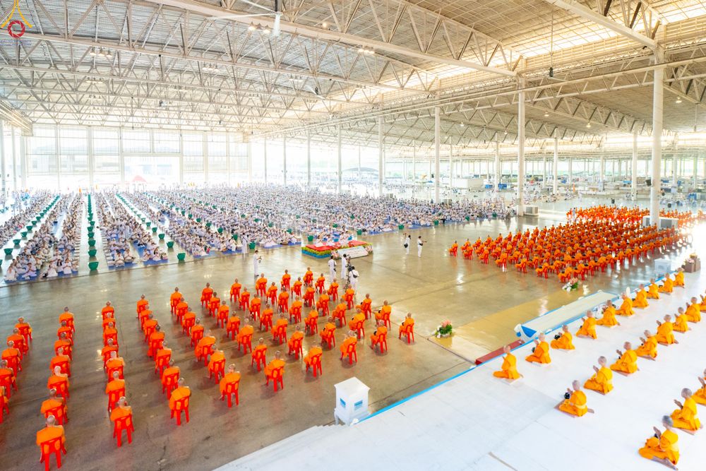 ภาพ No.327899:วันที่ 3 พฤษภาคม พ.ศ.2569 พิธีตักบาตร ข้าวสารอาหารแห้ง ณ บ้านแก้วเรือนทองคุณยายอาจารย์ฯ วัดพระธรรมกาย