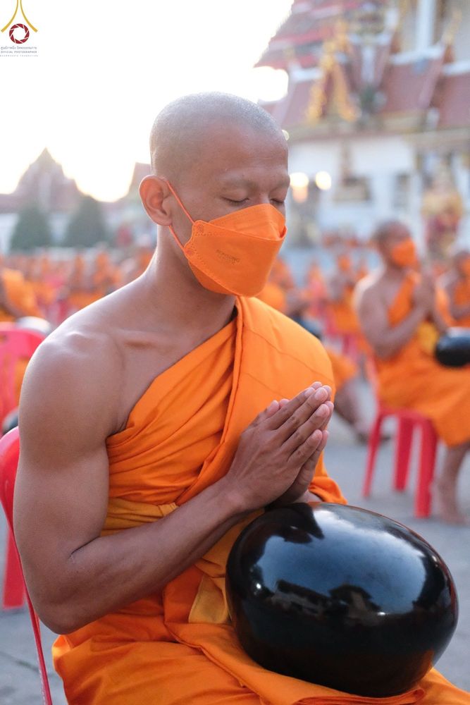 ภาพ No.73535:พิธีตักบาตรพระธรรมยาตราฯ ในโครงการธรรมยาตรากตัญญูบูชา มหาปูชนียาจารย์ พระมงคลเทพมุนี(สด จนฺทสโร) พระผู้ปราบมาร ปีที่ 11 ณ อนุสรณ์สถานลำดับที่ 4 สถานที่เกิดด้วยกายธรรม วัดโบสถ์ (บน) บางคูเวียง อ.บางกรวย จ.นนทบุรี วันที่ 22 มกราคม พ.ศ. 2566