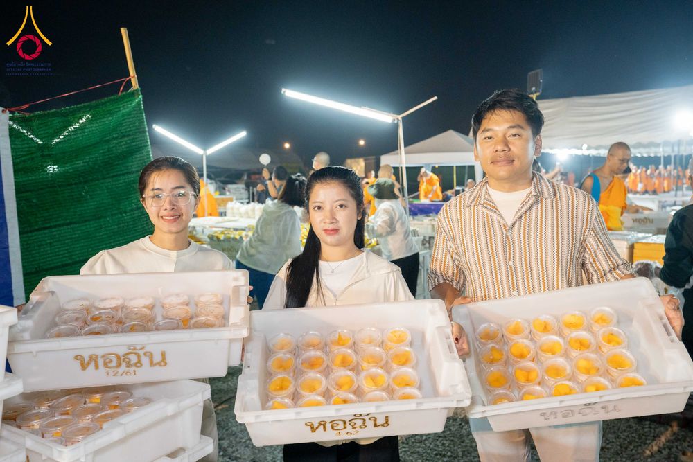 ภาพ No.299105:วันที่ 21 มกราคม พ.ศ. 2569 พิธีถวายภัตตาหารเป็นสังฆทาน แด่พระธรรมยาตรา ณ อนุสรณ์สถานบางปลา วัดบางปลา อำเภอบางเลน จังหวัดนครปฐม ในโครงการธรรมยาตรา กตัญญูบูชา มหาปูชนียาจารย์ พระมงคลเทพมุนี(สด จนฺทสโร) พระผู้ปราบมาร อนุสรณ์สถาน 7 แห่ง ปีที่ 14