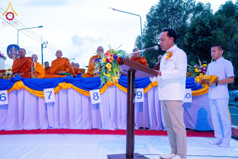 ภาพ No.281496:วันอาทิตย์ที่ 28 ธันวาคม พ.ศ.2568 ตักบาตรพระ 1000 รูป ปีที่ 1 ทำบุญเมืองสตูลส่งท้ายปี ณ หน้าโรงเรียนสตูลวิทยา จ.สตูล