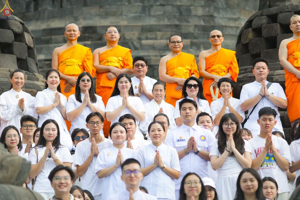 ภาพ No.330051:วันที่ 27-29 พฤษภาคม พ.ศ.2569 MBMI Tangerang (Majelis Agama Buddha Mahanikaya) ได้มีการเตรียมงานเพื่อจัดงานวิสาขบูชานานาชาติ  ชึ่งในงานจะมีการจุดประทีปโคมลาน โคมลอย กว่า 20,000 ดวง  เพื่อน้อมถวายเป็นพุทธบูชา และเพื่อเป็นการกระชับสัมพันธมิตรภาพ