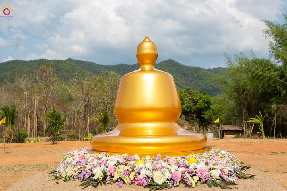ภาพ No.326864:วันศุกร์ที่ ๑ พฤษภาคม พ.ศ.๒๕๖๙ พิธีทอดผ้าป่า สถาปนาองค์พระเจดีย์เพื่อสร้างสันติภาพโลก และ พิธีโปรยรัตนชาติ กลั่นแผ่นดิน  โปรยทราย เป็นปฐมฤกษ์ ณ ศูนย์ปฏิบัติธรรมเถินเทิดธรรม ต.แม่ปะ อ.เถิน จ.ลำปาง