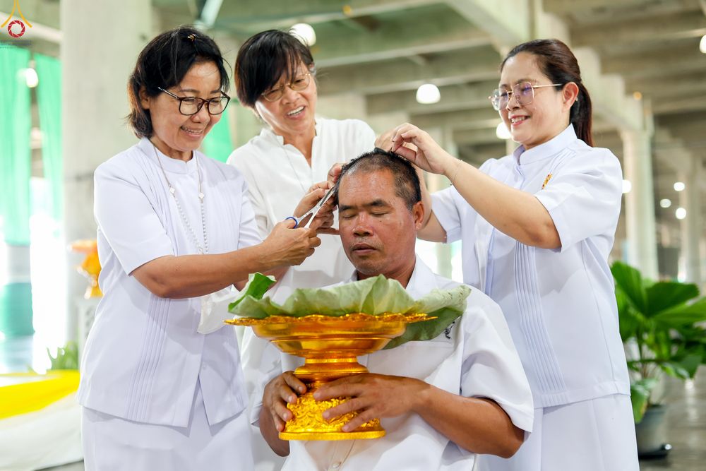 ภาพ No.333467:วันอาทิตย์ที่ 7 มิถุนายน พ.ศ.2569 พิธีตัดปอยผมและปลงผมนาคธรรมทายาท โครงการบรรพชาและอุปสมบทหมู่ธรรมทายาท รุ่นผู้บริหาร รุ่นที่ 16 ณ วิหารคด 11 วัดพระธรรมกาย
