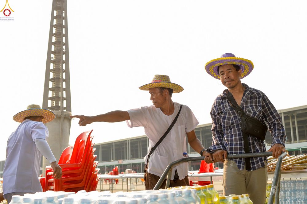 ภาพ No.323077:วันที่ 19 เมษายน พ.ศ.2569 การเรียงกล่องไทยธรรม , เตรียมงานจราจร เพื่องานถวายมหาสังฆทาน 40,000 กว่าวัดทั่วประเทศ วันคุ้มครองโลก 22 เมษายน พ.ศ.2569 วัดพระธรรมกาย