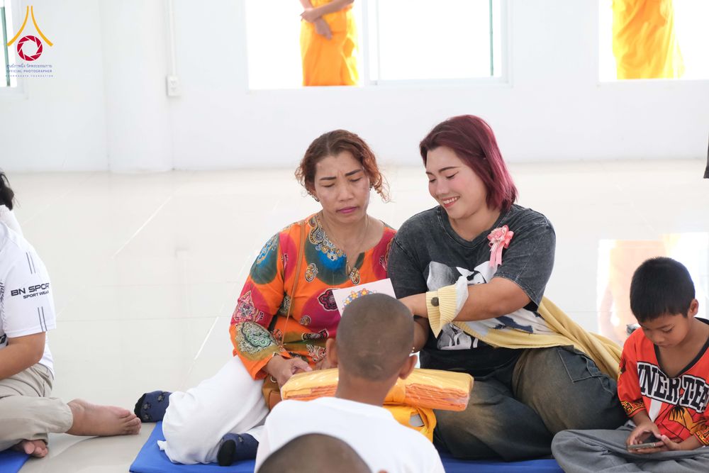 ภาพ No.319651:วันเสาร์ที่ 4 เมษายน พ.ศ.2569 พิธีขอขมา มอบผ้าไตร บรรพชาสามเณร ศูนย์อบรมเยาวชนนครปฐม