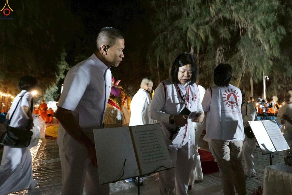 ภาพ No.300675:ภาพเบื้องหลังอาสาสมัครรวมใจ ชุดที่ 3 ในโครงการธรรมยาตรา กตัญญูบูชา มหาปูชนียาจารย์ พระมงคลเทพมุนี(สด จนฺทสโร) พระผู้ปราบมาร อนุสรณ์สถาน 7 แห่ง ปีที่ 14