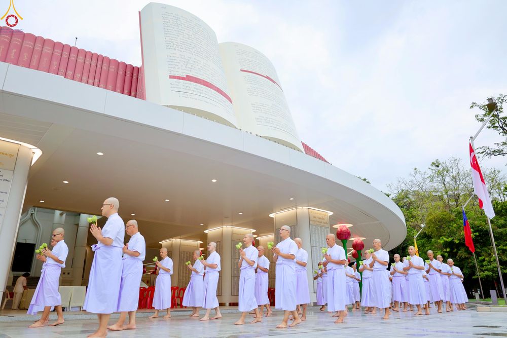 ภาพ No.338694:วันที่ 11 กรกฎาคม พศ.2569 พิธีบรรพชาอุปสมบท โครงการอุปสมบทหมู่ธรรมทายาทนานาชาติ  IDOP รุ่นที่ 21 (ภาษาจีน)  จากประเทศจีน มาเลเซีย สิงคโปร์ และไต้หวัน , โครงการบรรพชาสามเณรโรงเรียนนานาชาติ รุ่นที่ 15