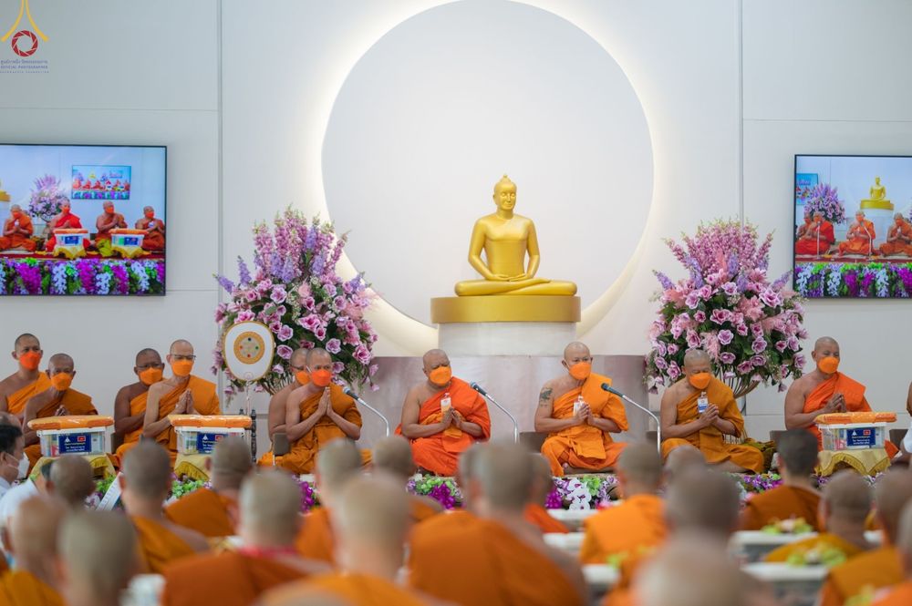 ภาพ No.70327:พิธีเจริญพระพุทธมนต์ ปฏิบัติธรรม มอบทุนการศึกษา ถวายสังฆทาน 139 วัด เพื่อถวายเป็นพุทธบูชา และขับเคลื่อนโครงการหมู่บ้านรักษาศีล 5 โดยคณะสงฆ์จังหวัดสุพรรณบุรี คณะศิษยานุศิษย์วัดพระธรรมกาย โครงการธรรมยาตรา ปีที่ 11 วันที่ 7 มกราคม พ.ศ. 2566 ณ ศูนย์ปฏิบัติธร
