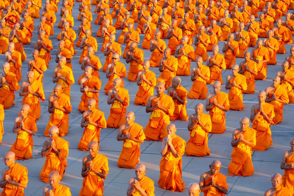 ภาพ No.285314:วันจันทร์ที่ 15 ธันวาคม พ.ศ.2568  บันทึกภาพหมู่ประวัติศาสตร์ โครงการบรรพชาอุปสมบทหมู่  รุ่นบูชาธรรมมหาปูชนียาจารย์ ประจำปี 2568 ณ ลานธรรมมหาธรรมกายเจดีย์ วัดพระธรรมกาย