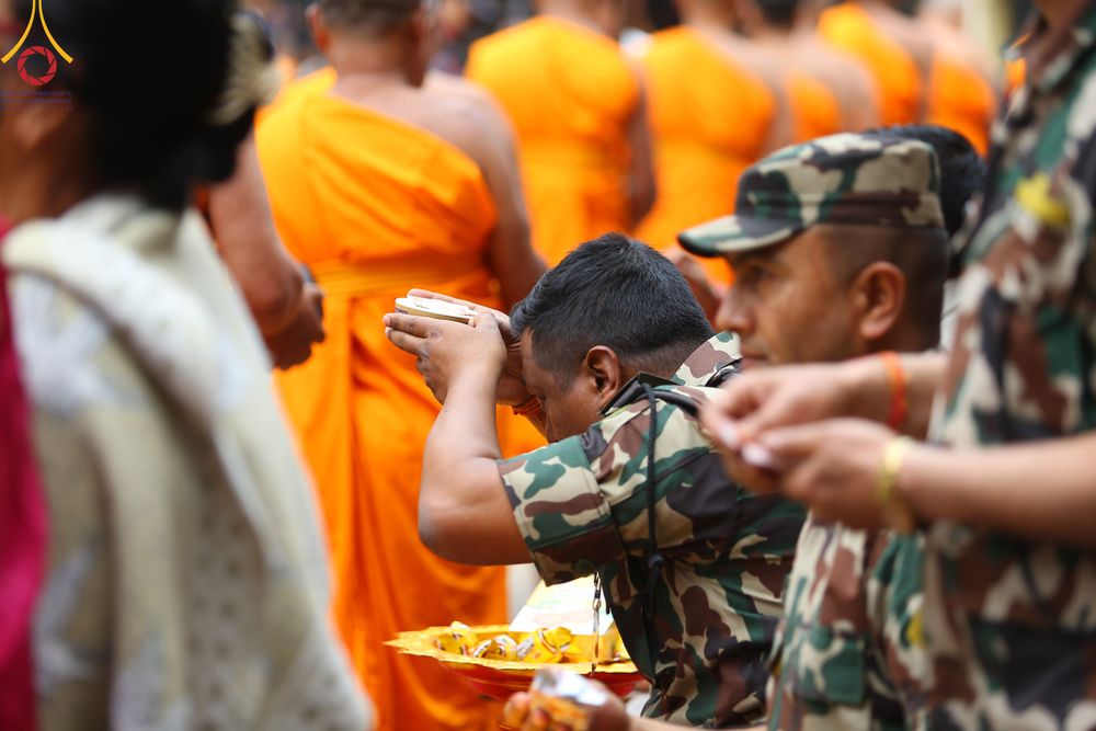 ภาพ No.317204:วันจันทร์ที่ 30 มีนาคม พ.ศ.2569 จาริกบิณฑบาตสยมภูนาทสู่พระราชวังหนุมานโดกา ประเทศเนปาล