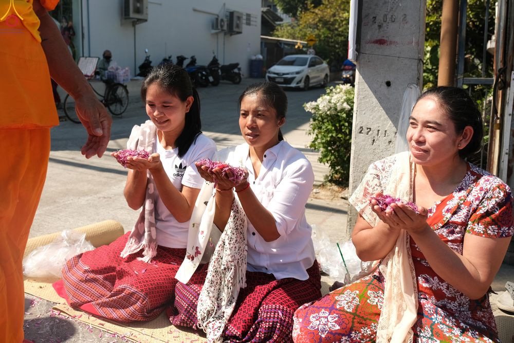 ภาพ No.304221:วันที่ 25 มกราคม พ.ศ. 2569 พิธีต้อนรับพระธรรมยาตรา  รร.สามัคคีราษฏร์บำรุง-วัดพระธรรมกาย ในโครงการธรรมยาตรา กตัญญูบูชา มหาปูชนียาจารย์ พระมงคลเทพมุนี(สด จนฺทสโร) พระผู้ปราบมาร อนุสรณ์สถาน 7 แห่ง ปีที่ 14