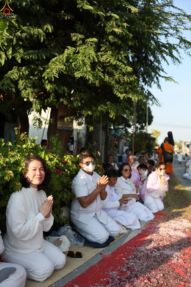 ภาพ No.292896:วันที่ 11 มกราคม พ.ศ. 2569 พิธีต้อนรับพระธรรมยาตรา ณ อนุสรณ์สถานลำดับที่ 3 สถานที่เกิดในเพศสมณะ วัดสองพี่น้อง อำเภอสองพี่น้อง จังหวัดสุพรรณบุรี ในโครงการธรรมยาตรา กตัญญูบูชา มหาปูชนียาจารย์ พระมงคลเทพมุนี(สด จนฺทสโร) พระผู้ปราบมาร อนุสรณ์สถาน 7 แห่ง ปีที