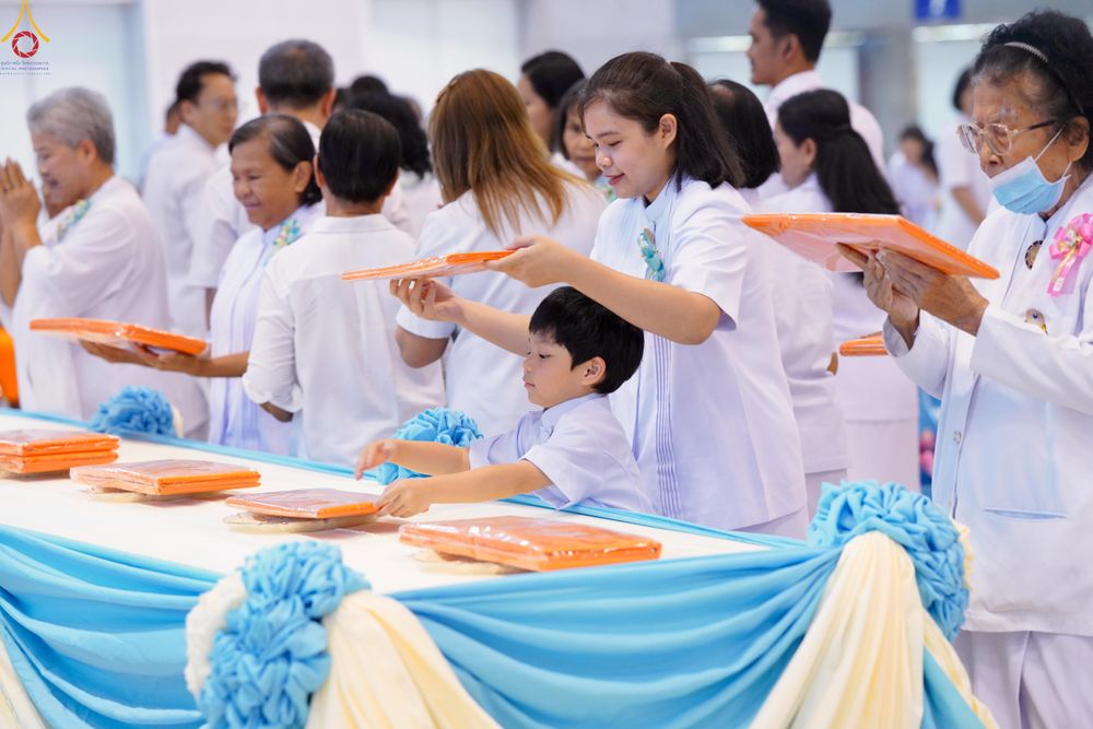 ภาพ No.318570:วันอาทิตย์ต้นเดือนที่ 5 เมษายน พ.ศ.2569 พิธีทอดผ้าป่าสมทบมหาสังฆทาน 40,000 กว่าวัดทั่วประเทศ ณ สภาธรรมกายสากล วัดพระธรรมกาย