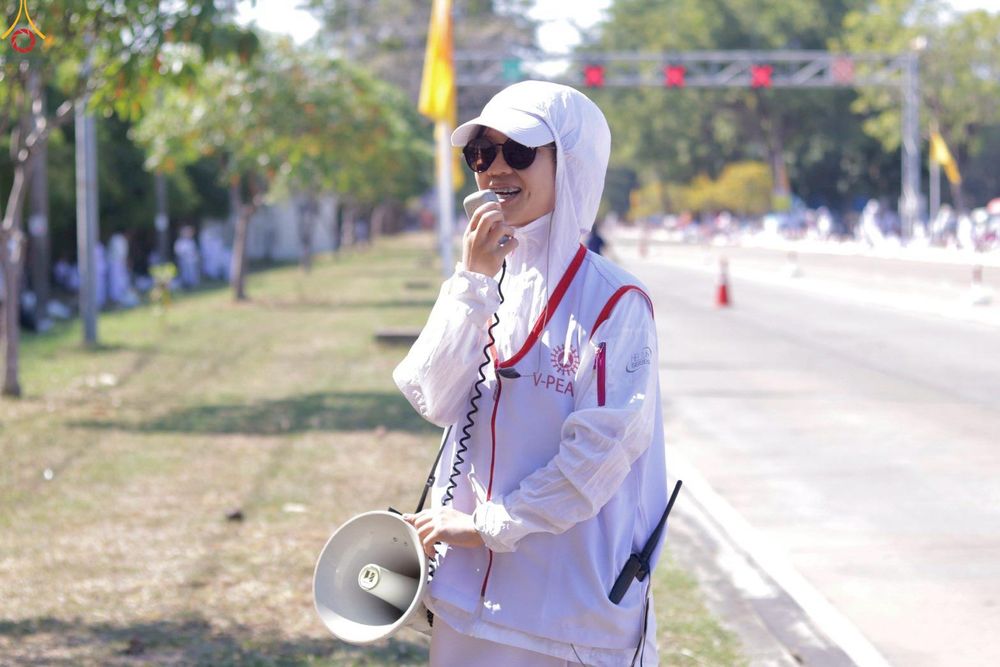 ภาพ No.296030:ภาพเบื้องหลังอาสาสมัครรวมใจ ชุดที่ 1 ในโครงการธรรมยาตรา กตัญญูบูชา มหาปูชนียาจารย์ พระมงคลเทพมุนี(สด จนฺทสโร) พระผู้ปราบมาร อนุสรณ์สถาน 7 แห่ง ปีที่ 14