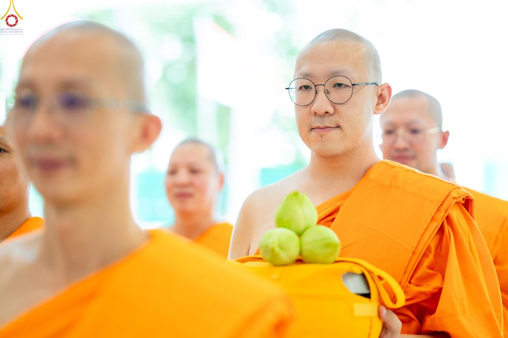 ภาพ No.338869:วันที่ 11 กรกฎาคม พศ.2569 พิธีบรรพชาอุปสมบท โครงการอุปสมบทหมู่ธรรมทายาทนานาชาติ  IDOP รุ่นที่ 21 (ภาษาจีน)  จากประเทศจีน มาเลเซีย สิงคโปร์ และไต้หวัน , โครงการบรรพชาสามเณรโรงเรียนนานาชาติ รุ่นที่ 15