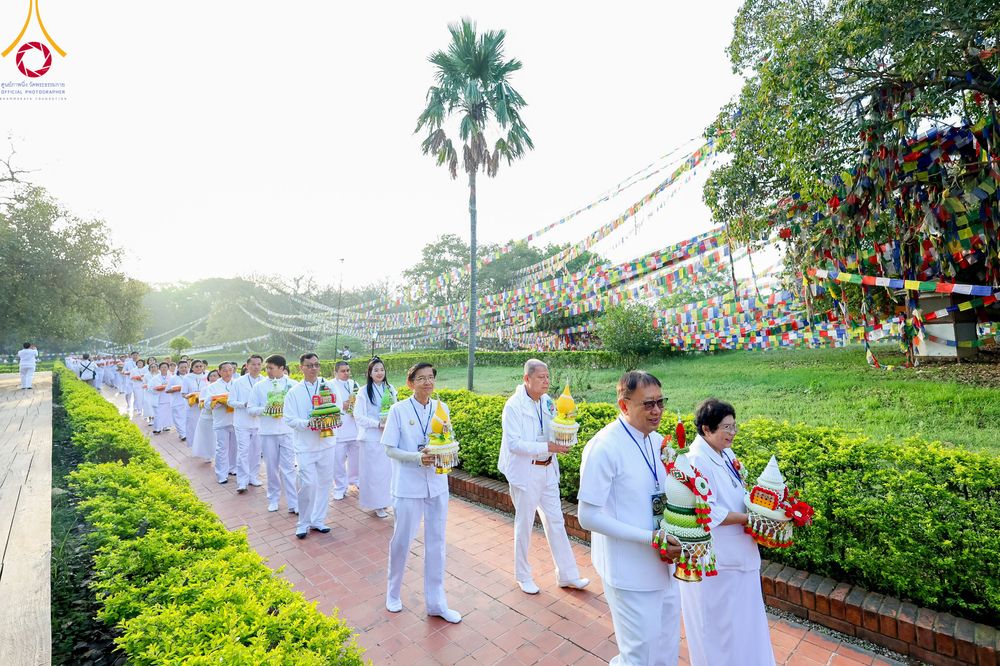 ภาพ No.314065:วันจันทร์ที่ 16 มีนาคม พ.ศ. 2569 พิธีเวียนเทียนประทักษิณ และพิธีบรรพชาสามเณร 500 รูป ณ วิหารมายาเทวี ประเทศเนปาล