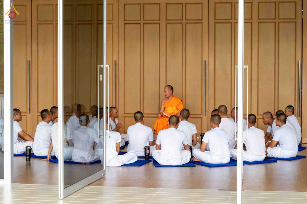 ภาพ No.341103:วันที่ 26 กรกฎาคม พ.ศ. 2569 โครงการพัฒนาคุณธรรม จริยธรรม สำหรับนักเรียนนายสิบตำรวจ (นสต.) รุ่นที่ 17 ศูนย์ฝึกอบรมตำรวจภูธรภาค 1 ได้จัดกิจกรรม ตักบาตรเพื่อน้อมอุทิศถวายเพื่อเป็นพระราชกุศลฯ  และปฏิบัติธรรม ติวธรรมมะ ณ ศูนย์ปฏิบัติธรรมเวิล์ดพีช วัลเล่ย์ (Wo