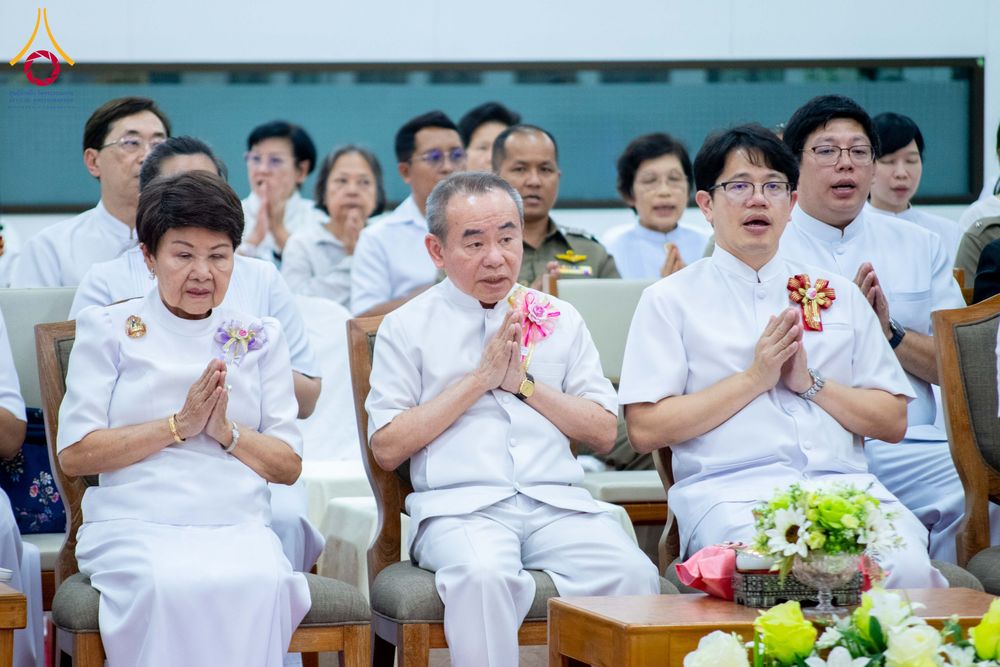 ภาพ No.314443:วันพฤหัสบดีที่ 19 มีนาคม พ.ศ. 2569 พิธีบำเพ็ญกุศล คุณพ่อณรงค์ จินตมากุล โยมบิดา พระครูปลัดรัตนวีรวัฒน์ (รังสฤษดิ์ อิทฺธิจินตโก) ที่ปรึกษาเจ้าคณะจังหวัดปทุมธานี เจ้าอาวาสวัดพระธรรมกาย  ณ ห้องปลูกศรัทธา 2 วัดพระธรรมกาย ปทุมธานี