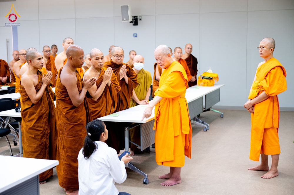 ภาพ No.323379:หลวงพ่อทัตตชีโว รองเจ้าอาวาสวัดพระธรรมกาย ถวายการต้อนรับปฏิสันถารคณะสงฆ์จากประเทศศรีลังกา