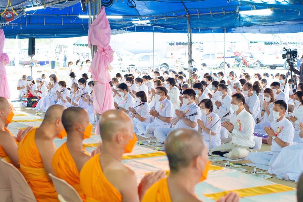ภาพ No.74577:พิธีถวายภัตตาหารเป็นสังฆทาน แด่คณะพระธรรมยาตราฯ ในโครงการธรรมยาตรากตัญญูบูชา มหาปูชนียาจารย์ พระมงคลเทพมุนี(สด จนฺทสโร) พระผู้ปราบมาร อนุสรณ์สถาน 7 แห่ง ปีที่ 11 วันที่ 28 มกราคม พ.ศ. 2566