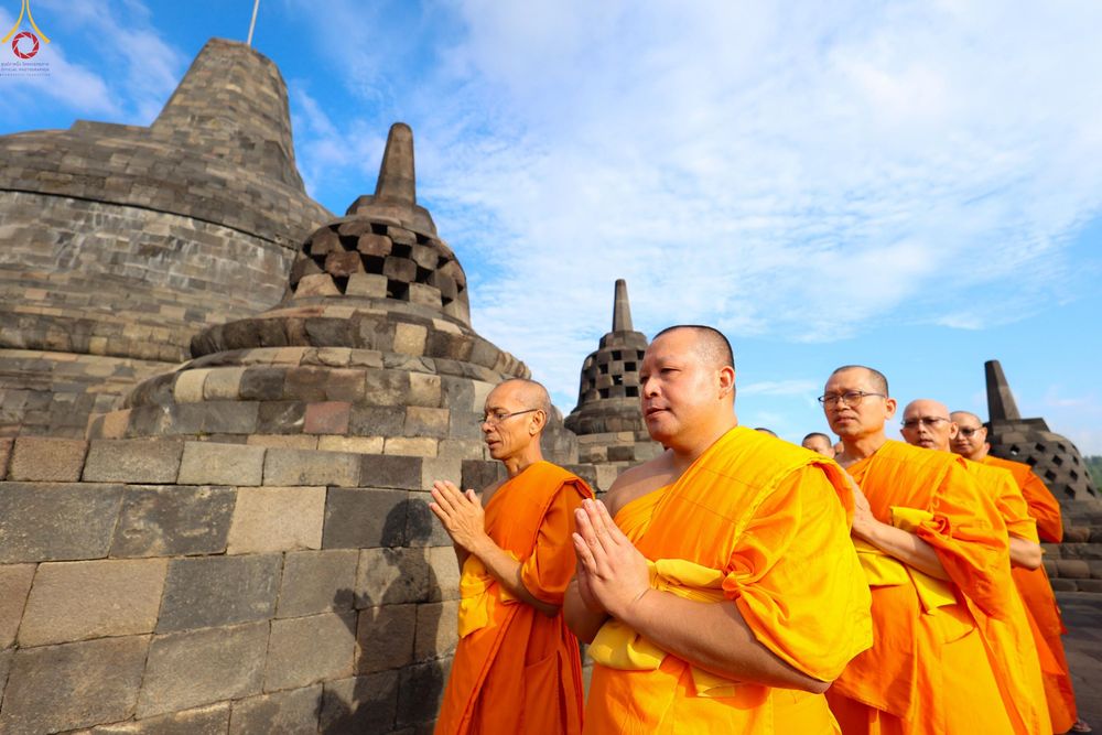 ภาพ No.330036:วันที่ 27-29 พฤษภาคม พ.ศ.2569 MBMI Tangerang (Majelis Agama Buddha Mahanikaya) ได้มีการเตรียมงานเพื่อจัดงานวิสาขบูชานานาชาติ  ชึ่งในงานจะมีการจุดประทีปโคมลาน โคมลอย กว่า 20,000 ดวง  เพื่อน้อมถวายเป็นพุทธบูชา และเพื่อเป็นการกระชับสัมพันธมิตรภาพ