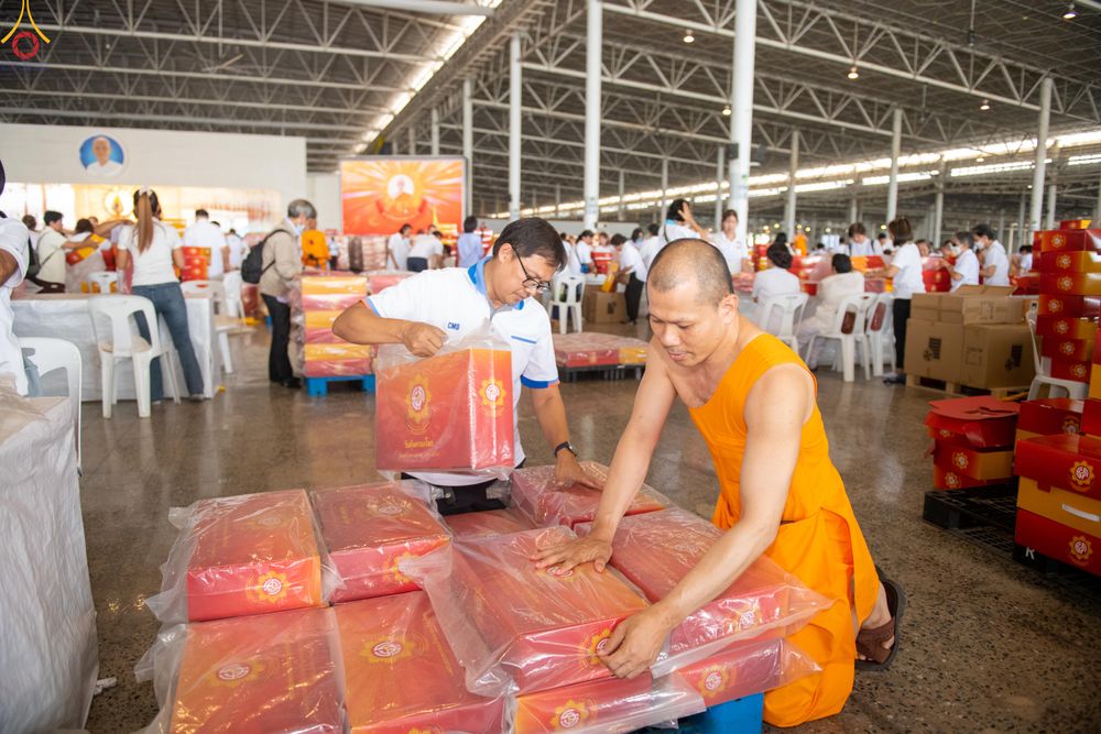 ภาพ No.322089:วันที่ 14 เมษายน พ.ศ.2569 การเตรียมกล่องไทยธรรม วันสุดท้าย เพื่องานถวายมหาสังฆทาน 40,000 กว่าวัดทั่วประเทศ วันคุ้มครองโลก 22 เมษายน พ.ศ.2569 วัดพระธรรมกาย