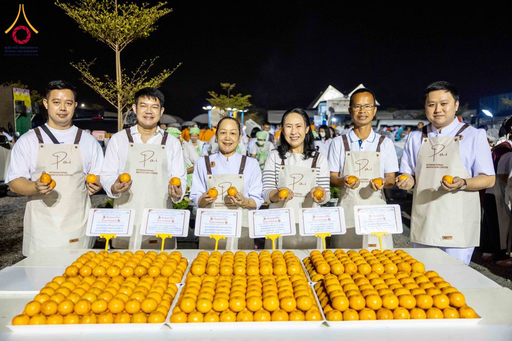 ภาพ No.295448:วันที่ 16 มกราคม พ.ศ. 2569 พิธีถวายภัตตาหารเป็นสังฆทาน แด่พระธรรมยาตรา ณ วัดโบสถ์บน ต.บางคูเวียง จ.นนทบุรี อนุสรณ์สถานลำดับที่ 4 สถานที่เกิดด้วยกายธรรม ในโครงการธรรมยาตรา กตัญญูบูชา มหาปูชนียาจารย์ พระมงคลเทพมุนี(สด จนฺทสโร) พระผู้ปราบมาร อนุสรณ์สถาน 7 แ