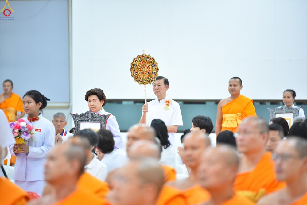 ภาพ No.342943:วันอาทิตย์ที่ 9 สิงหาคม พ.ศ.2569 พิธีมอบพัด ตั้งฐานานุกรม พระราชภาวนาวชิรวิเทศ วิ. ณ ห้องอาคารปลูกศรัทธา 2 วัดพระธรรมกาย