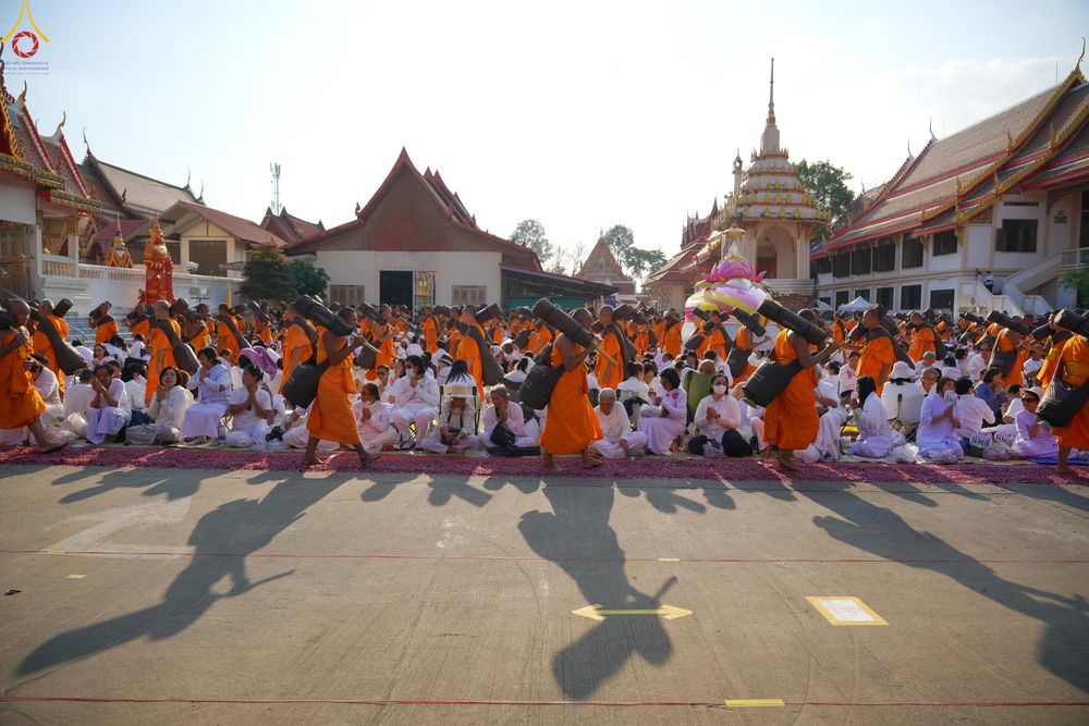 ภาพ No.295406:วันที่ 16 มกราคม พ.ศ. 2569 พิธีต้อนรับพระธรรมยาตรา อนุสรณ์สถานลำดับที่ 4 (ภาพชุดที่ 2) สถานที่เกิดด้วยกายธรรม ณ วัดโบสถ์บน ต.บางคูเวียง จ.นนทบุรี ในโครงการธรรมยาตรา กตัญญูบูชา มหาปูชนียาจารย์ พระมงคลเทพมุนี(สด จนฺทสโร) พระผู้ปราบมาร อนุสรณ์สถาน 7 แห่ง ปี