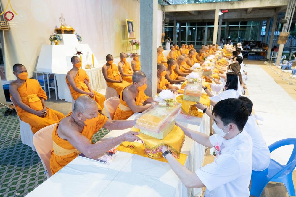 ภาพ No.71281:พิธีถวายภัตตาหารเป็นสังฆทาน แด่คณะพระธรรมยาตราฯ ในโครงการธรรมยาตรากตัญญูบูชา มหาปูชนียาจารย์ พระมงคลเทพมุนี(สด จนฺทสโร) พระผู้ปราบมาร อนุสรณ์สถาน 7 แห่ง ปีที่ 11 วันที่ 15 มกราคม พ.ศ. 2566