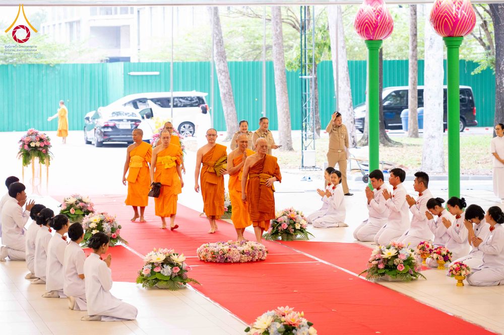 ภาพ No.308957:วันอาทิตย์ที่ 8 กุมภาพันธ์ พ.ศ. 2569  พิธีต้อนรับพระบัญชาสมเด็จพระสังฆราช แต่งตั้ง  “พระครูปลัดรัตนวีรวัฒน์” (รังสฤษดิ์ อิทฺธิจินฺตโก) เจ้าอาวาสวัดพระธรรมกาย ให้ดำรงตำแหน่ง “ที่ปรึกษาเจ้าคณะจังหวัดปทุมธานี”