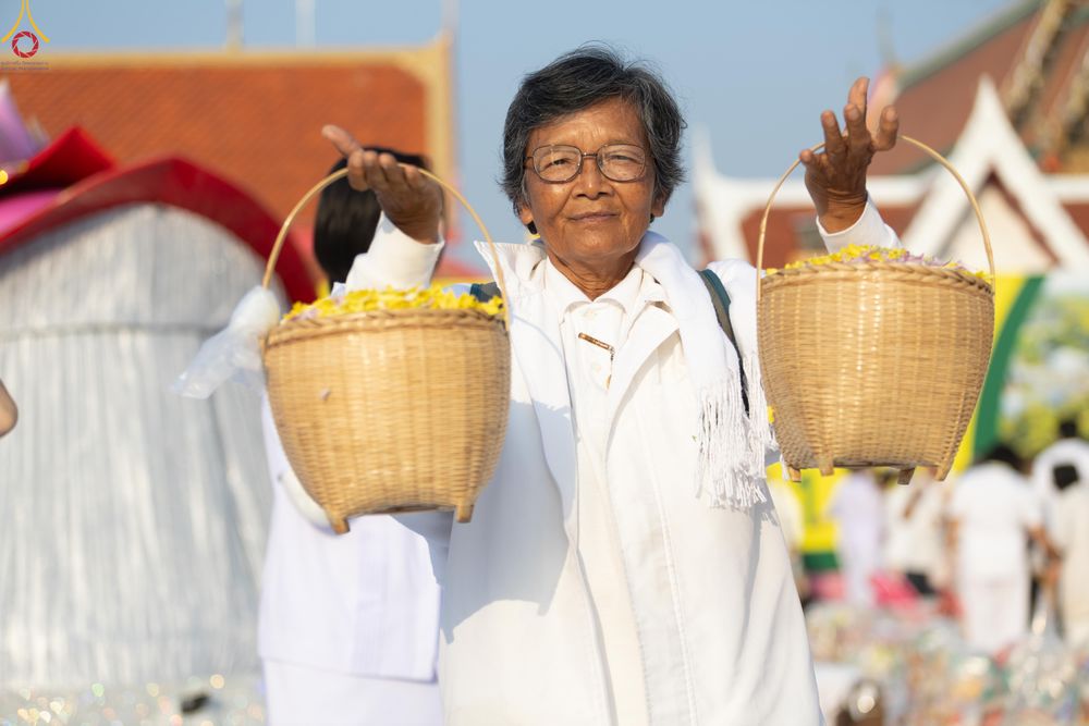 ภาพ No.294545:วันที่ 14 มกราคม พ.ศ. 2569 พิธีตักบาตรพระธรรมยาตรา ณ วัดสองพี่น้อง ต.ต้นตาล อ.สองพี่น้อง จ.สุพรรณบุรี ในโครงการธรรมยาตรา กตัญญูบูชา มหาปูชนียาจารย์ พระมงคลเทพมุนี(สด จนฺทสโร) พระผู้ปราบมาร อนุสรณ์สถาน 7 แห่ง ปีที่ 14