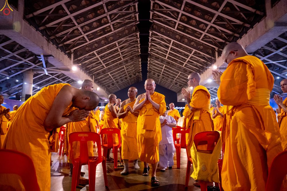 ภาพ No.280411:วันที่ 31 ธันวาคม พ.ศ.2568 -วันที่ 1 มกราคม พ.ศ.2569 พิธีฉลองชัยสวดมนต์บทธัมมจักกับปปวัตนสูตร ครบ 8,000,000,000 จบ , พิธีสวดมนต์ข้ามปี ณ วัดพระธรรมกาย