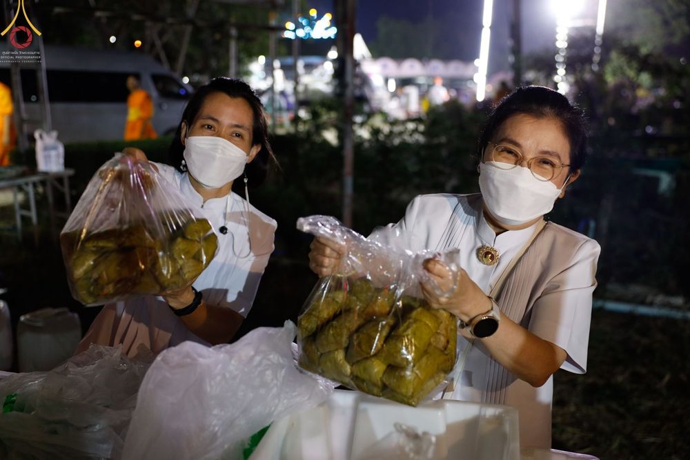 ภาพ No.72117:พิธีถวายภัตตาหารเป็นสังฆทาน แด่คณะพระธรรมยาตราฯ ในโครงการธรรมยาตรากตัญญูบูชา มหาปูชนียาจารย์ พระมงคลเทพมุนี(สด จนฺทสโร) พระผู้ปราบมาร อนุสรณ์สถาน 7 แห่ง ปีที่ 11 วันที่ 18 มกราคม พ.ศ. 2566